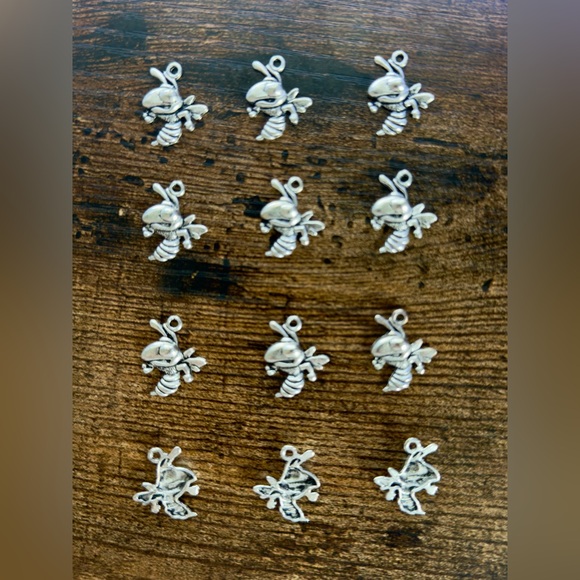 Hornet Bee Yellow Jacket Charms Pendant Lot of 12 Jewelry Making Supplies - Picture 2 of 3